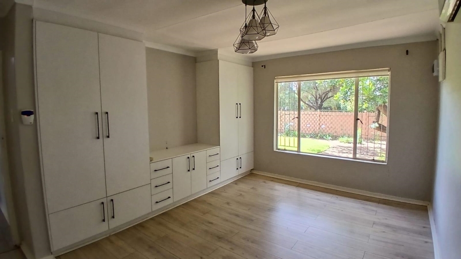 5 Bedroom Property for Sale in Pellissier Free State